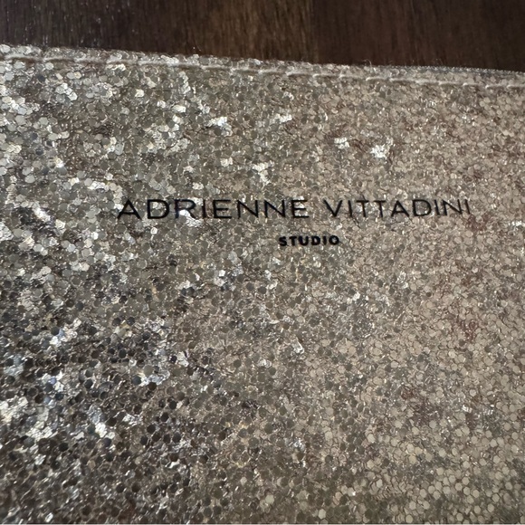 Adrienne Vittadini Charging Wristlet Power Bank Wallet Sparkly Gold iPhone - Picture 3 of 9